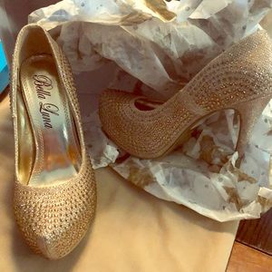 New in the box Nataly shoes gold